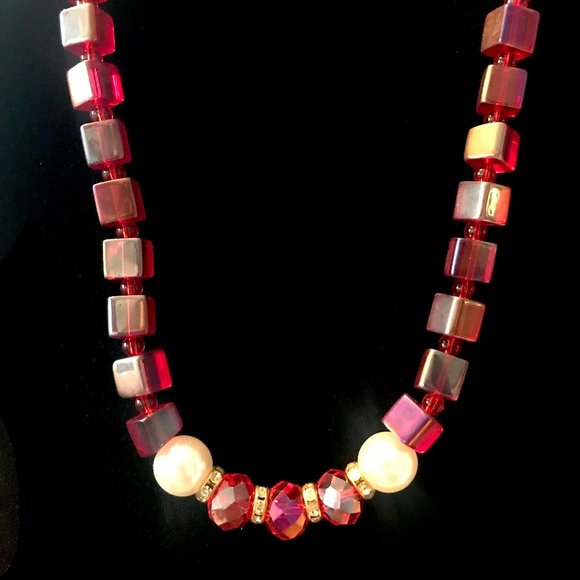 BUNDLE OF FASHION JEWELRY IN RED AND WHITE TONES - Picture 4 of 15